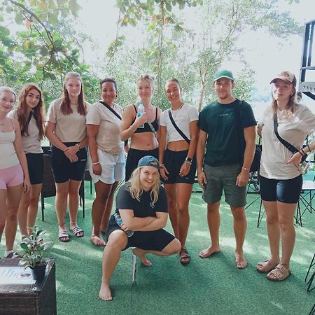 Sweed Dee Seaview Hostel Kepulauan Phi Phi Bagian luar foto