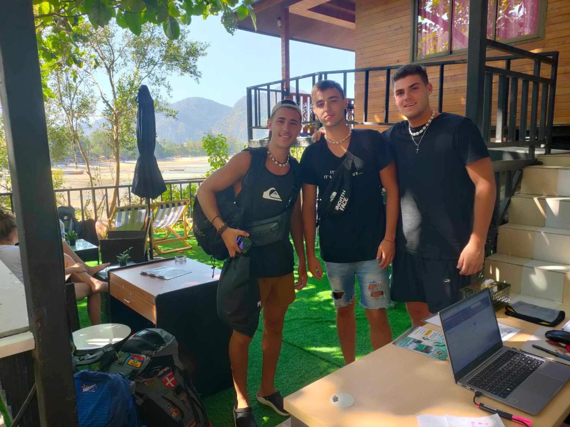 Sweed Dee Seaview Hostel Kepulauan Phi Phi Bagian luar foto