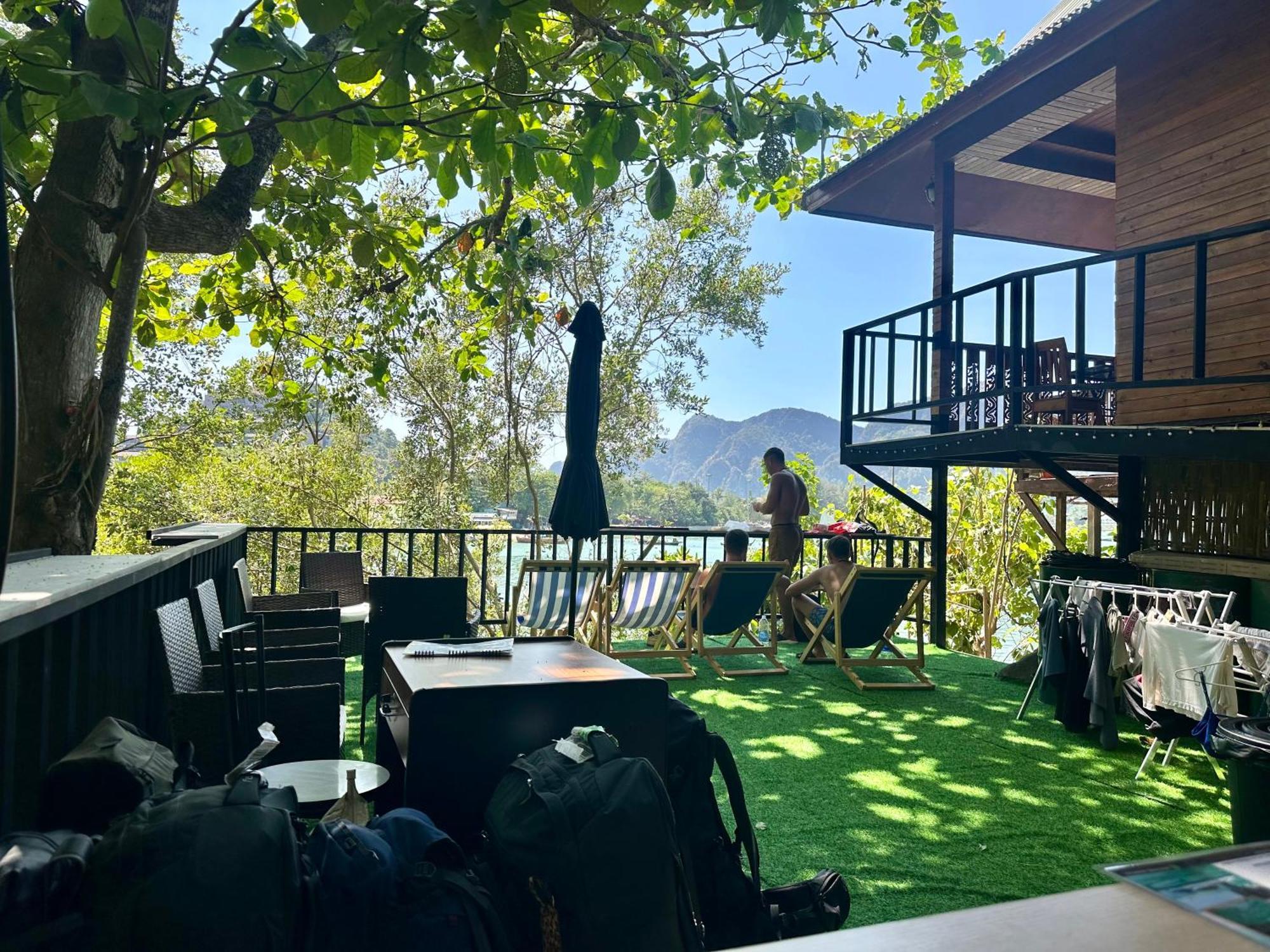 Sweed Dee Seaview Hostel Kepulauan Phi Phi Bagian luar foto